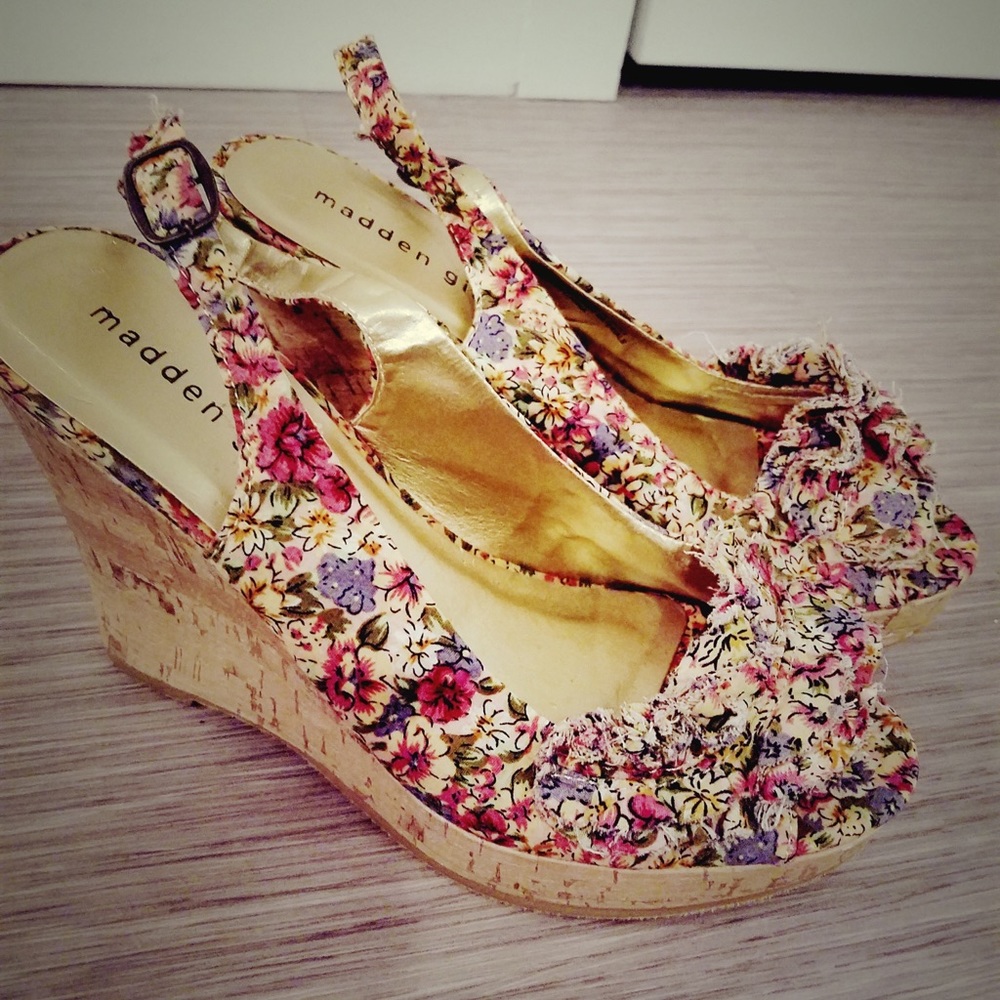 Madden Girl Wedges